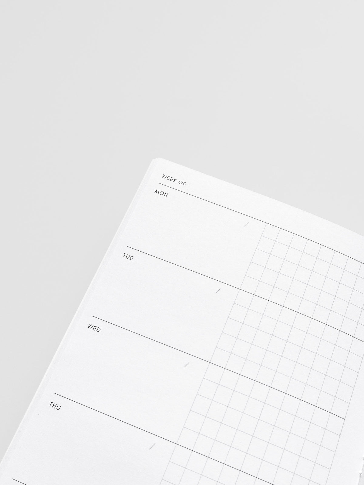 Interior of Travel Notebook in size A5 Slim displaying a horizontal weekly layout with a monday start in two columns with blank and graph.