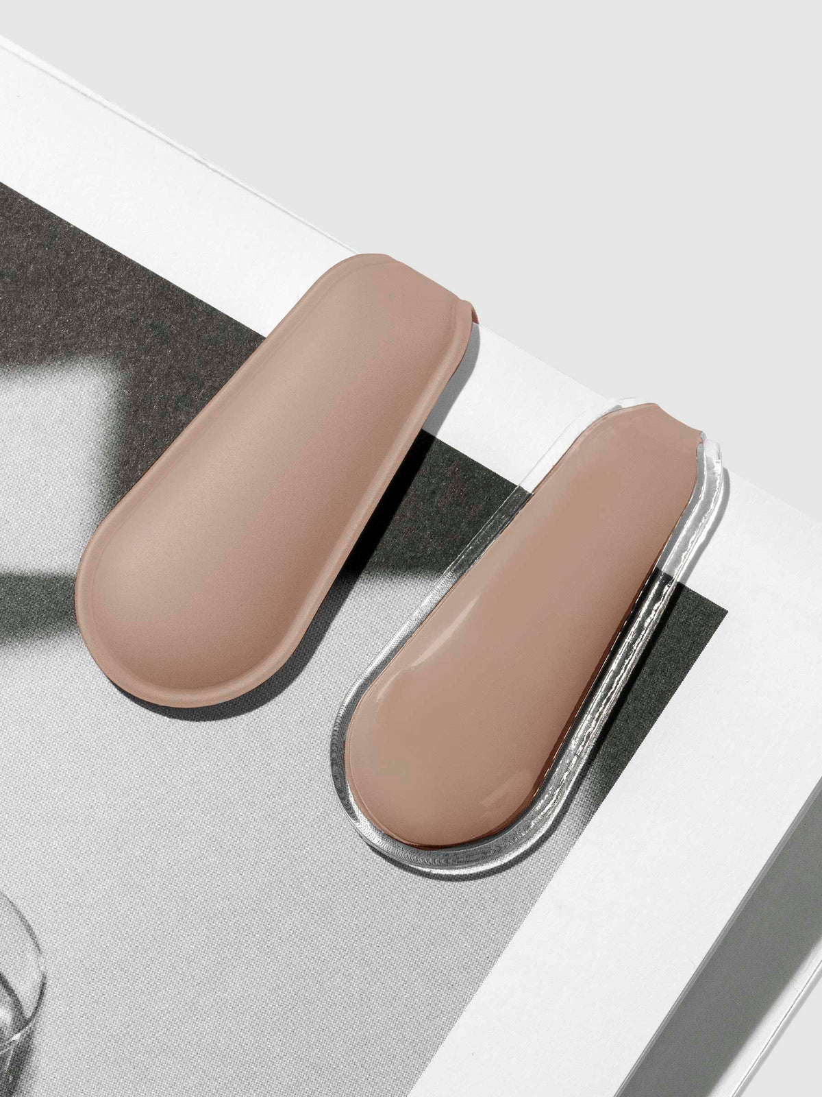 Quartz clips in use inside a clear agenda.
