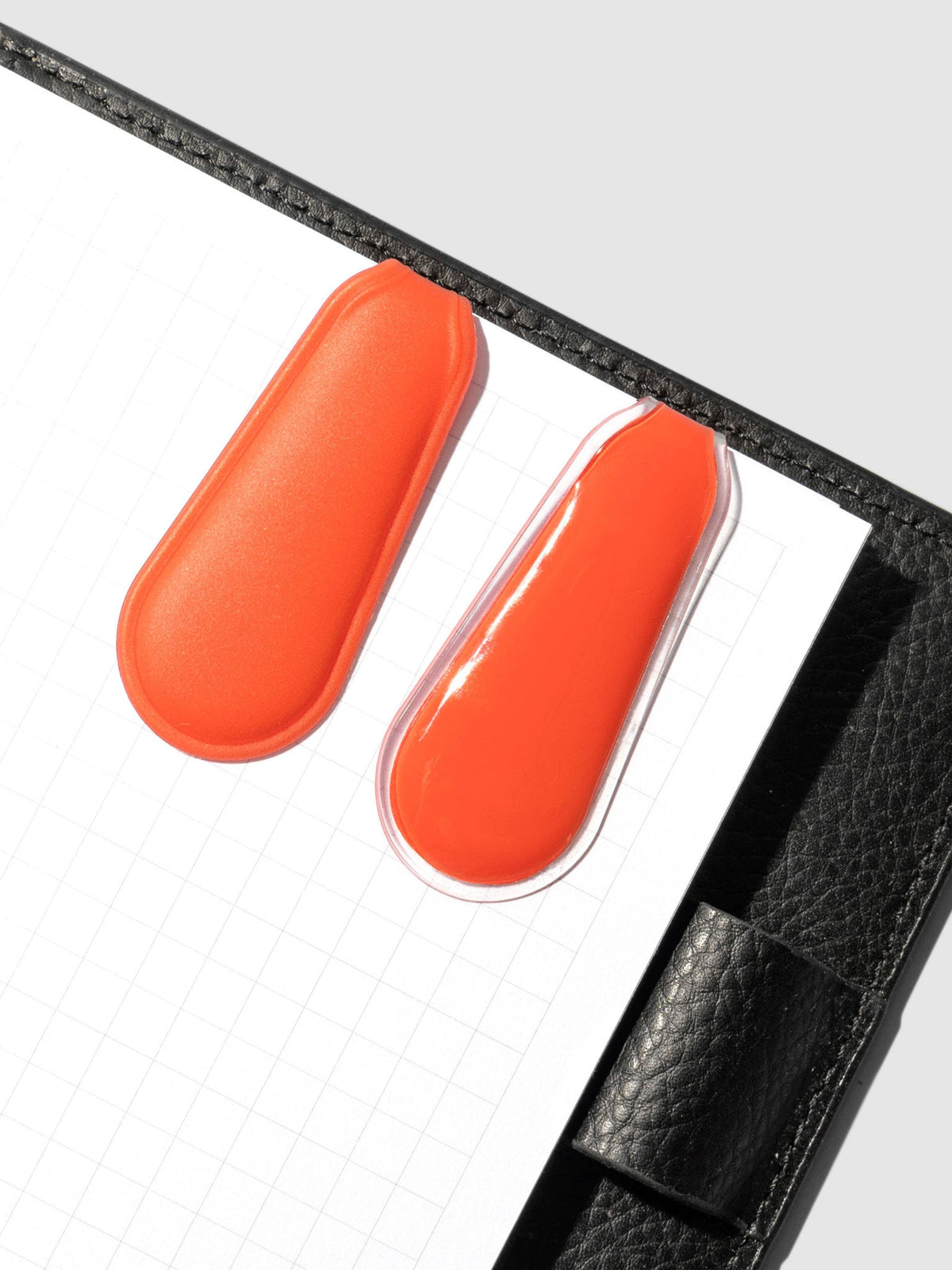 Saffron clips in use inside a clear agenda.