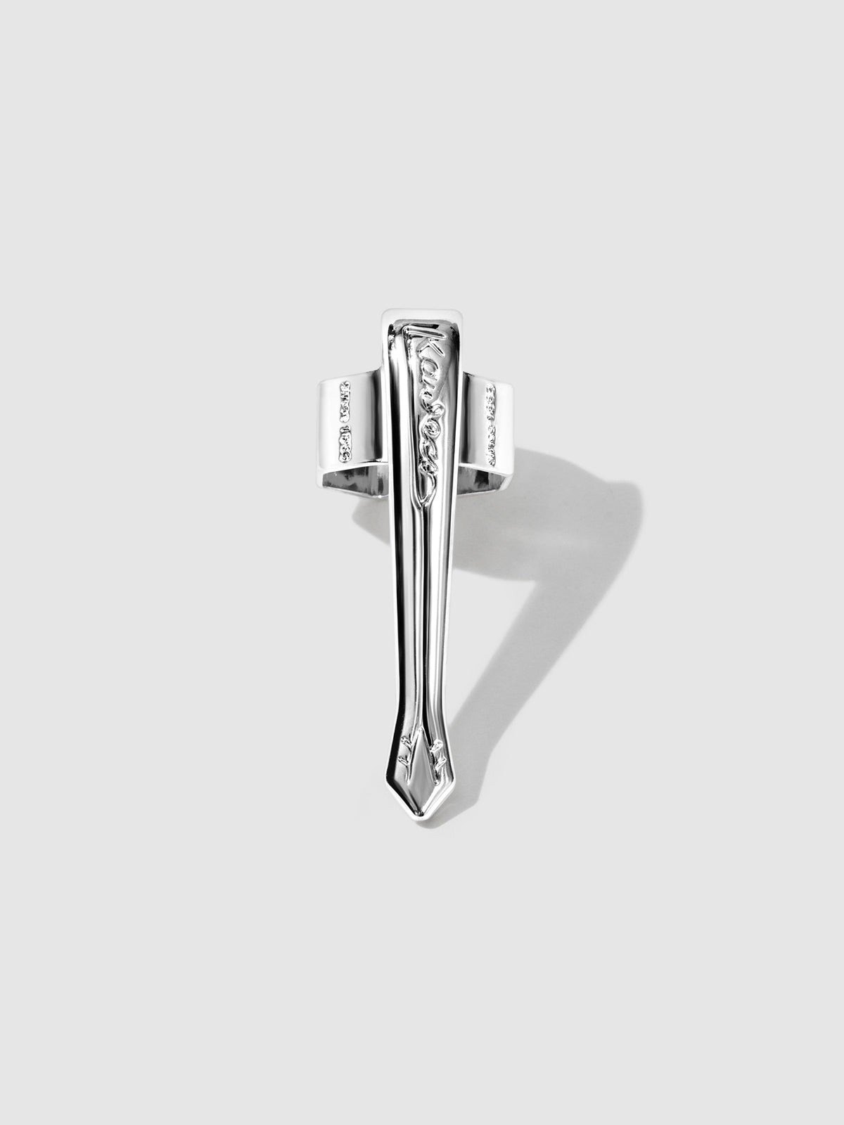 Nostalgic silver clip displayed on a neutral background.