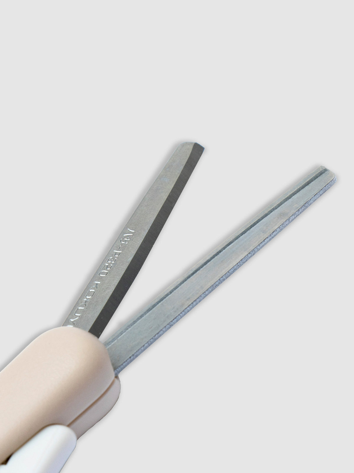 Mocha Kokuyo Saxa Poche Compact Scissors