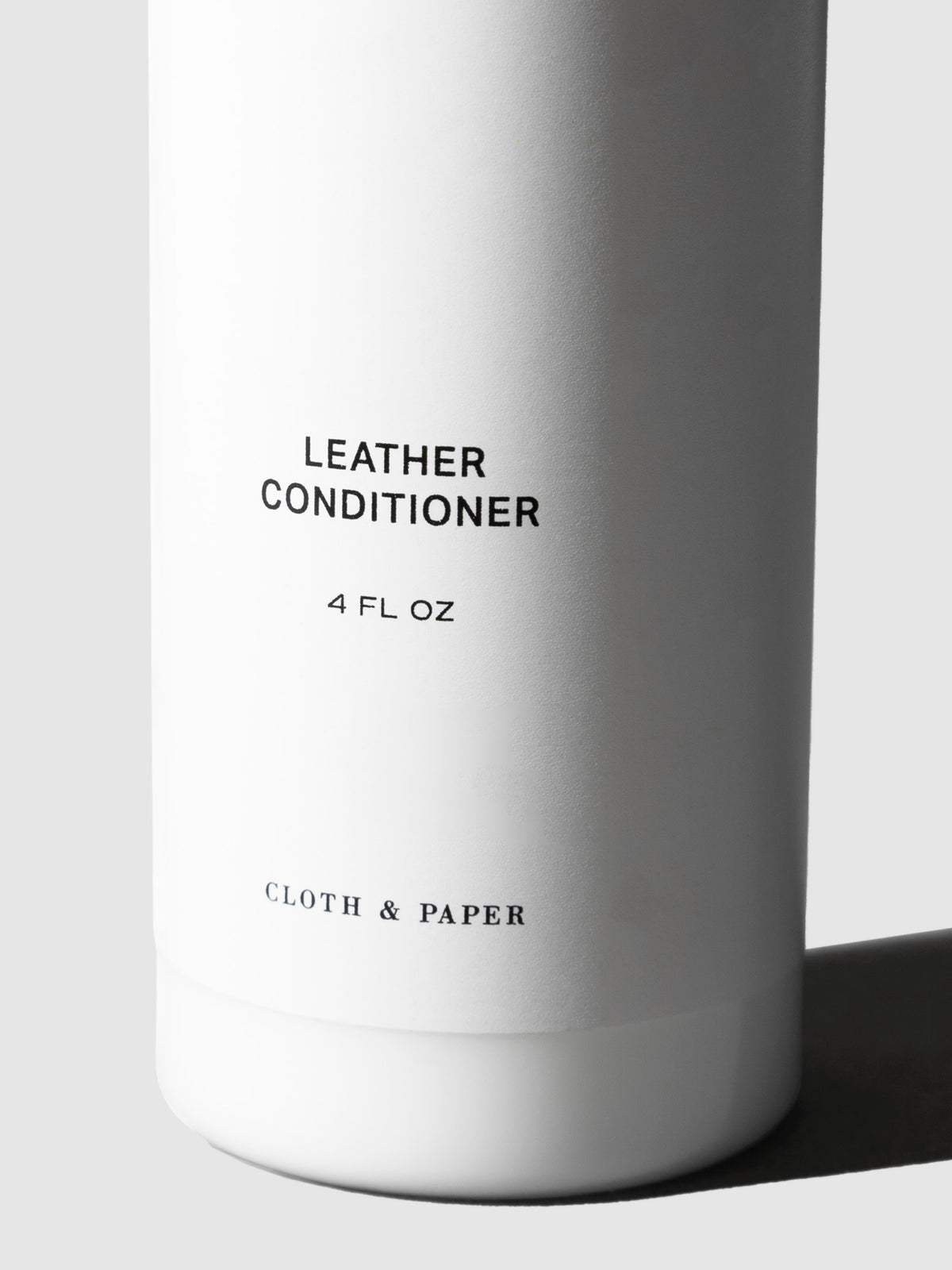 Conditioner displayed on a neutral background.