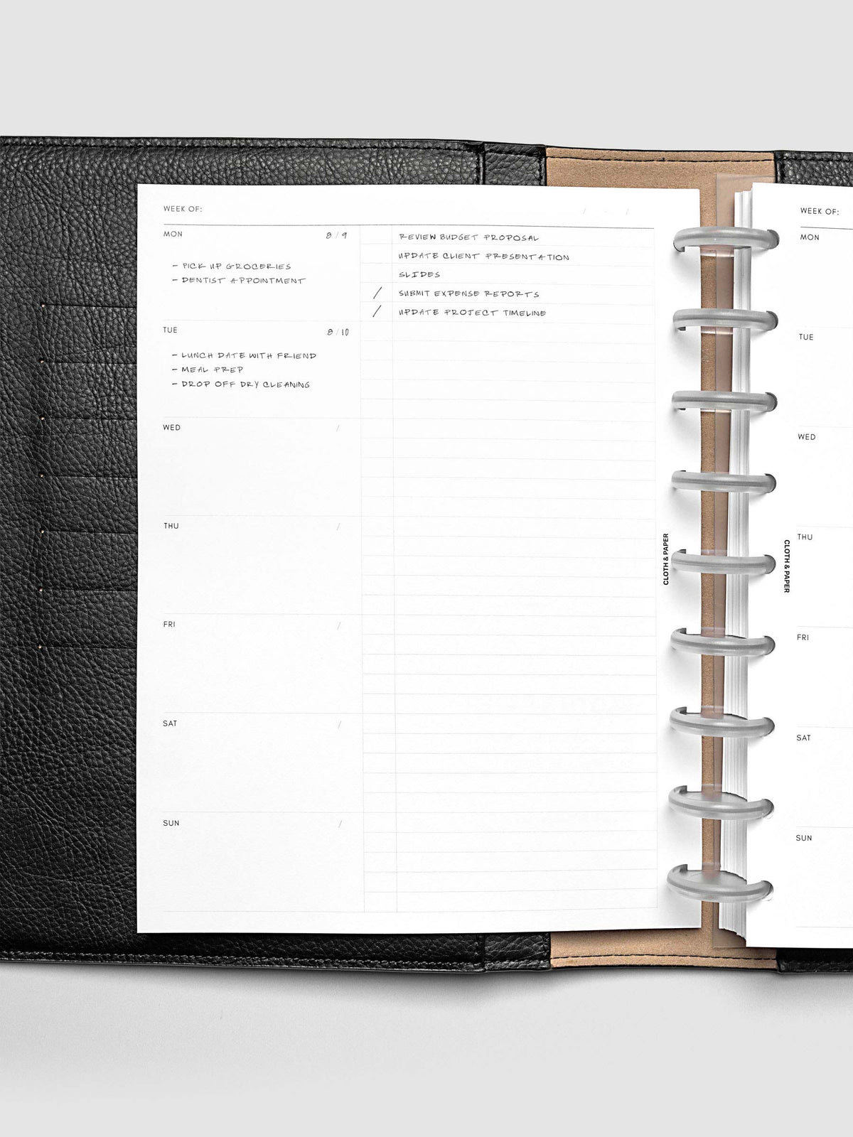 Weekly Checklist Inserts shown discbound inside a black leather folio in size HP Classic.