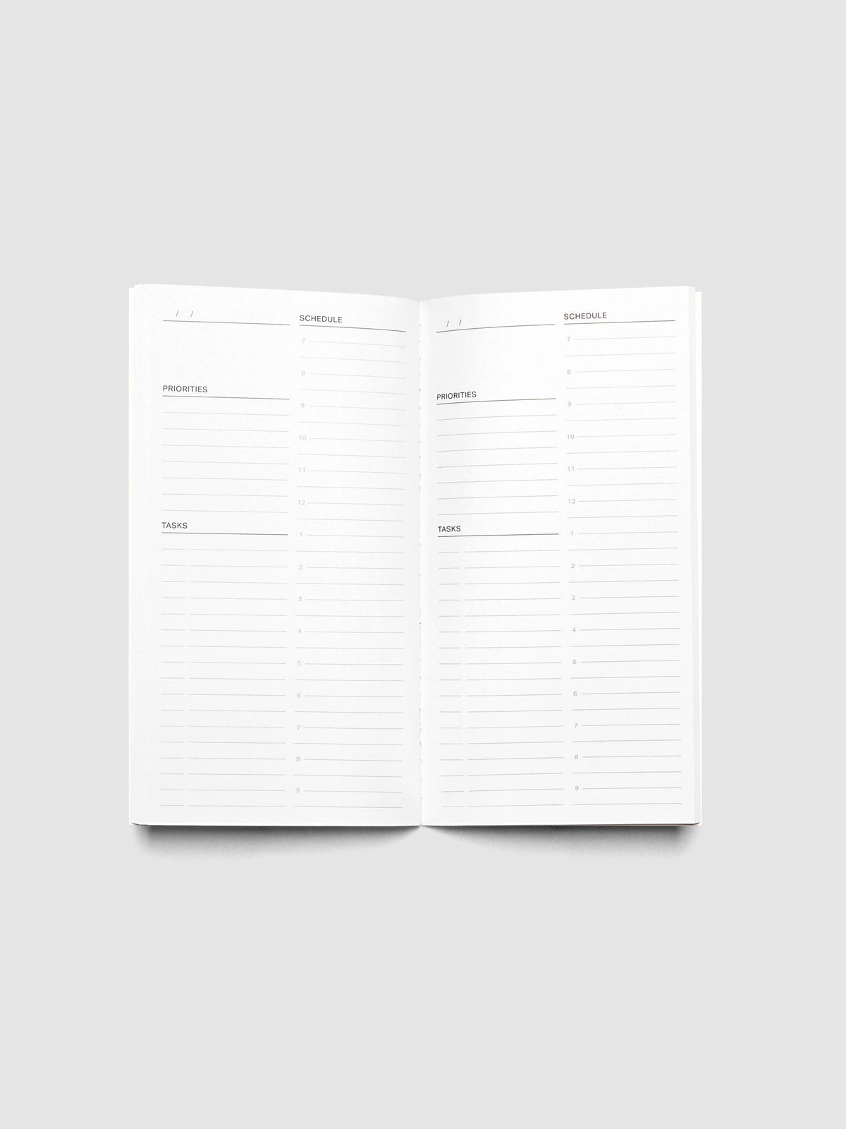 Monthly Overview notebook interior in size pocket plus.